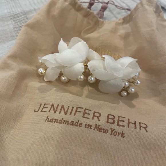 Jennifer Behr Silk & Swarovski Pearl Bridal Hair Comb - Picture 2 of 4